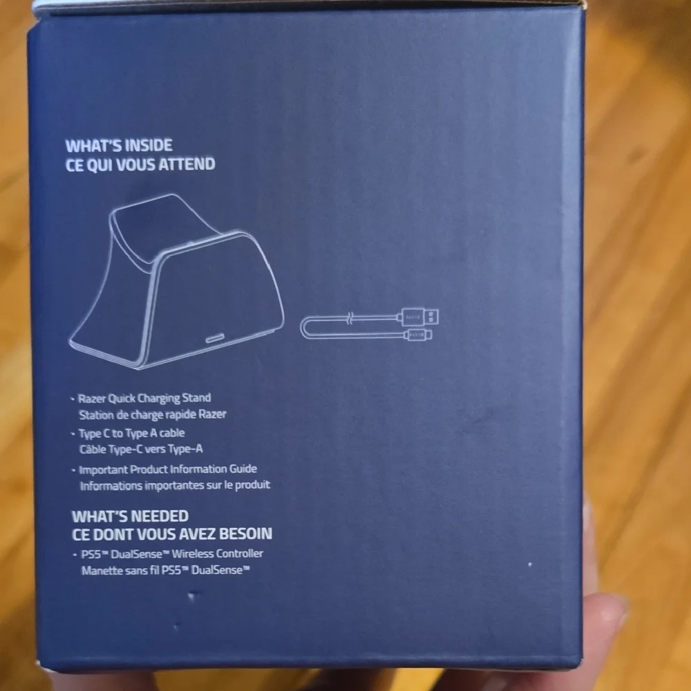 Razer Quick Charging Stand for PS5 DualSense - Black and Blue - Picture 3 of 6